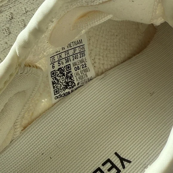 adidas Yeezy Boost 350 V2 Box - Bone/Tan color (RARE) - Picture 9 of 14